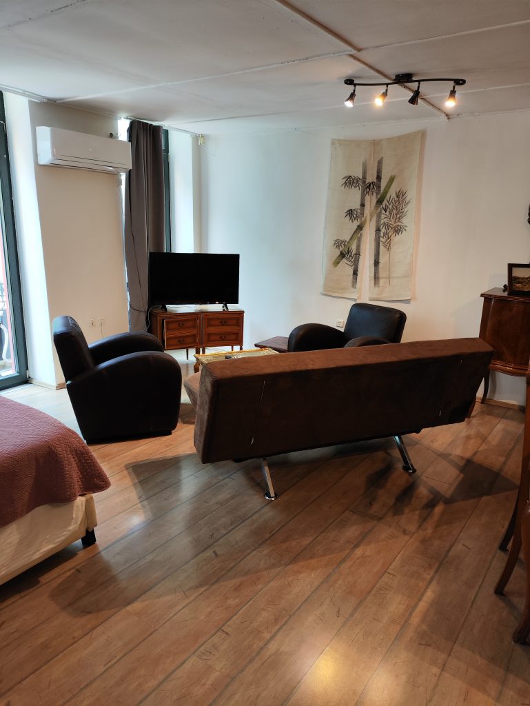 2nd Floor Livng Room